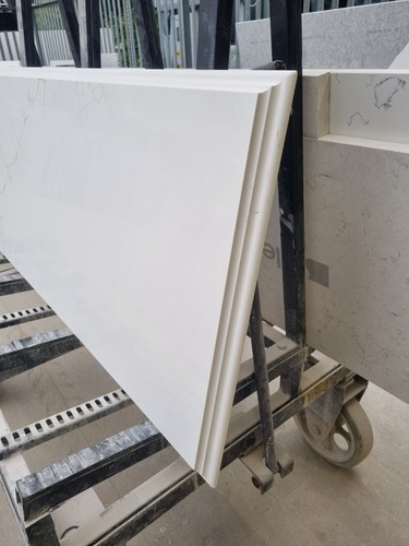 Fugen amber quartz table top - quartz,